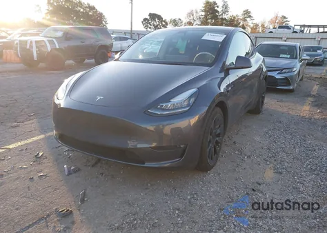 2022 Tesla Model Y Long Range Dual Motor All-Wheel Drive z USA, uszkodzony, nr VIN 7SAYGDEE9NF481758